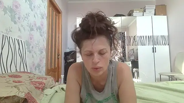 Snapshot of LindaStarS chatting on June 2026 02:12:02 PM LindaStarS online show from June 2026 02:12:02 PM
