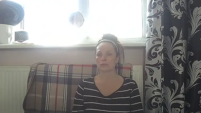 Snapshot of LindaStarS chatting on May 2026 07:57:02 AM LindaStarS online show from May 2026 07:57:02 AM