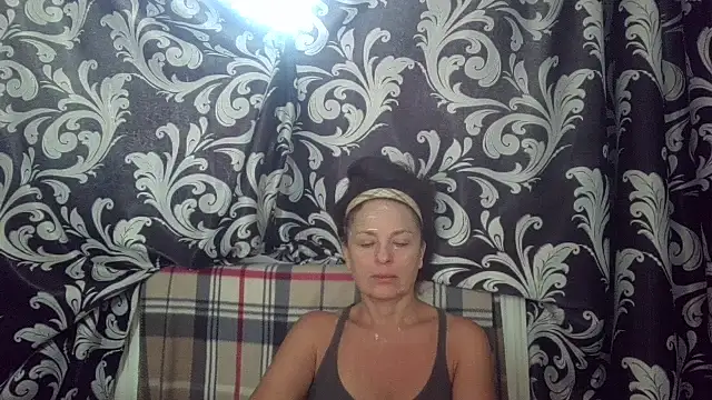 Snapshot of LindaStarS chatting on July 2026 04:19:02 AM LindaStarS online show from July 2026 04:19:02 AM