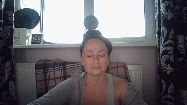 LindaStarS online show from April 2026 05:10:02 PM