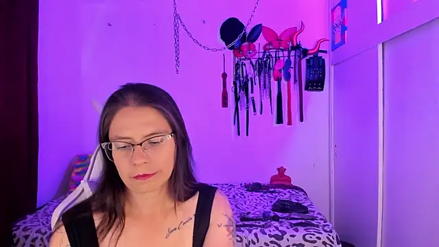 dungeongirls online show from November 2025 09:48:01 PM