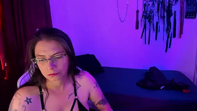 dungeongirls online show from November 2025 07:19:01 PM