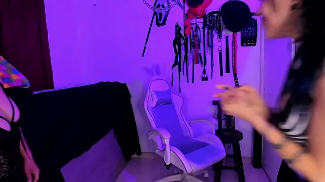 dungeongirls online show from October 2025 09:15:01 PM