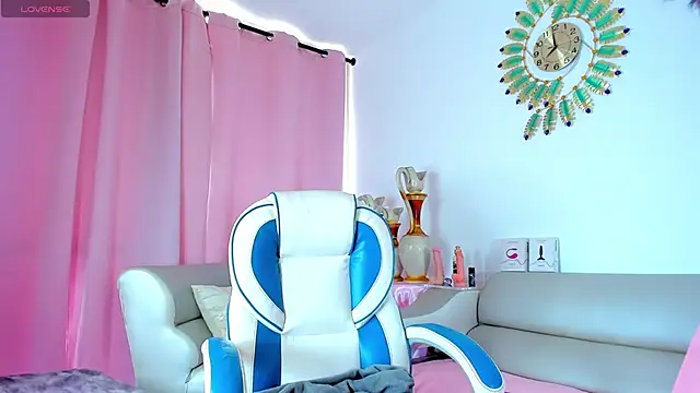 Snapshot of latinwondercockts chatting on October 2025 12:52:01 PM latinwondercockts online show from October 2025 12:52:01 PM