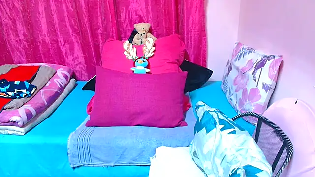 SLUTTYROXY online show from December 2025 06:44:02 PM