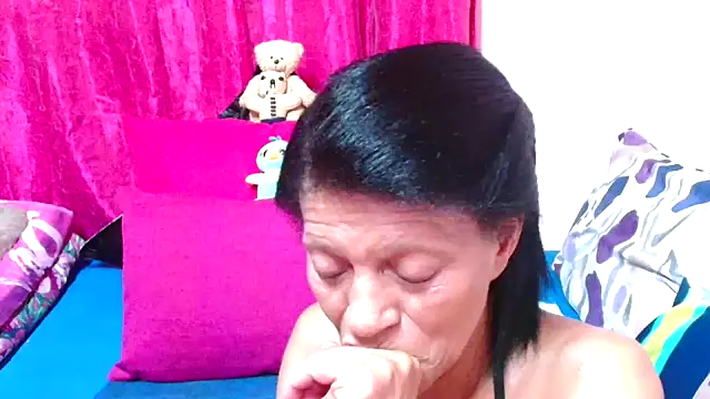 SLUTTYROXY online show from December 2025 07:12:01 PM