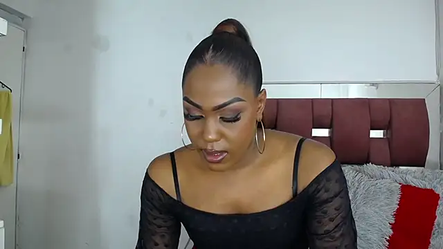 Snapshot of LoraineBigCockTs chatting on November 2025 08:46:01 PM LoraineBigCockTs online show from November 2025 08:46:01 PM