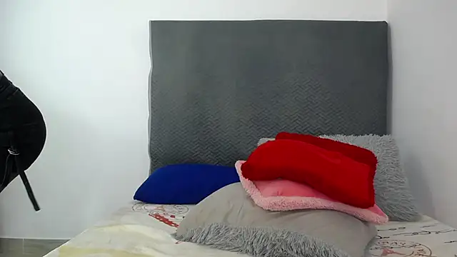 Snapshot of LoraineBigCockTs chatting on March 2025 01:50:02 PM LoraineBigCockTs online show from March 2025 01:50:02 PM