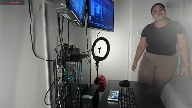 moonsweet1 online show from May 2026 06:27:02 PM