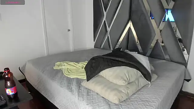 moonsweet1 online show from April 2026 05:21:01 PM