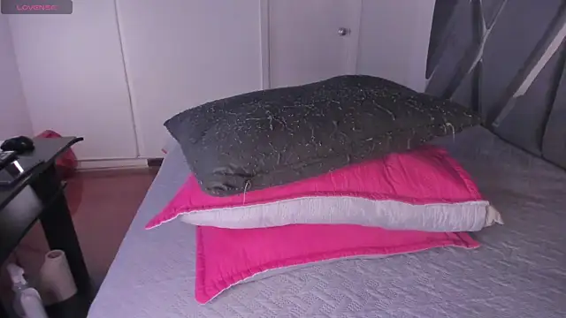 moonsweet1 online show from November 2025 05:28:01 PM