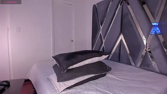 moonsweet1 online show from September 2025 05:49:01 PM