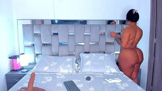 Cammiila online show from December 2025 03:47:01 PM