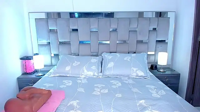 Cammiila online show from December 2025 11:16:02 PM