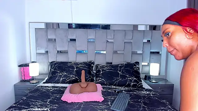 Cammiila online show from November 2025 03:11:01 PM