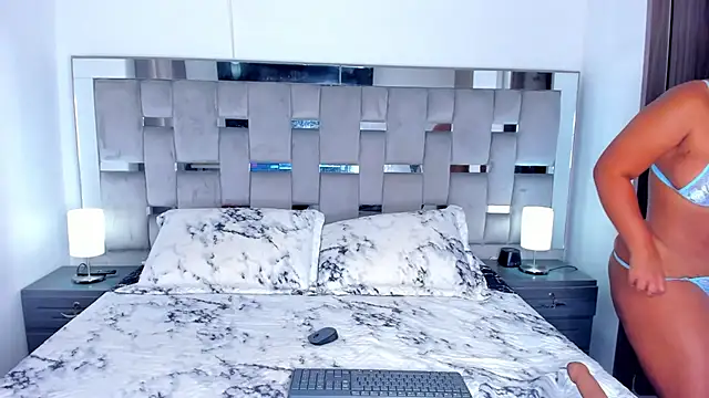 Cammiila online show from November 2025 07:41:02 PM