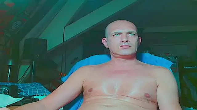 maxhard77 online show from May 2026 10:32:02 PM
