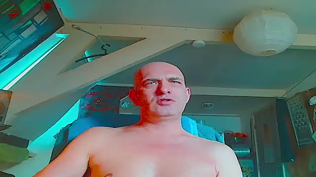 maxhard77 online show from November 2025 11:00:02 AM
