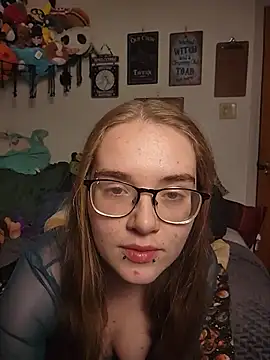 Izzy Hellbourne online show from June 2026 02:39:02 AM