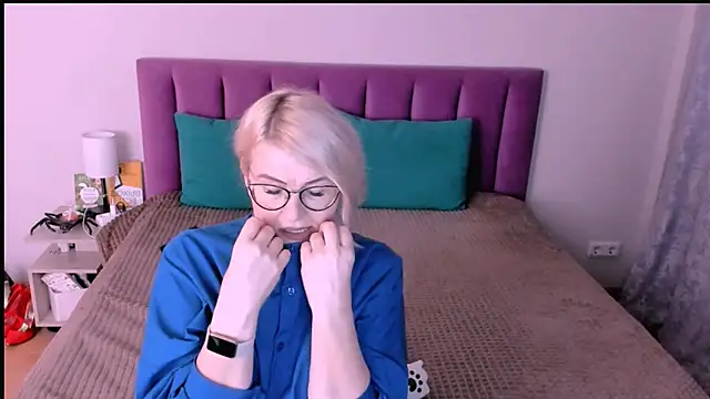 sabrinamacmarren online show from October 2025 03:42:01 PM