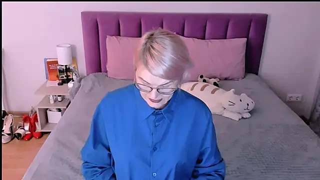 sabrinamacmarren online show from November 2025 02:06:01 PM