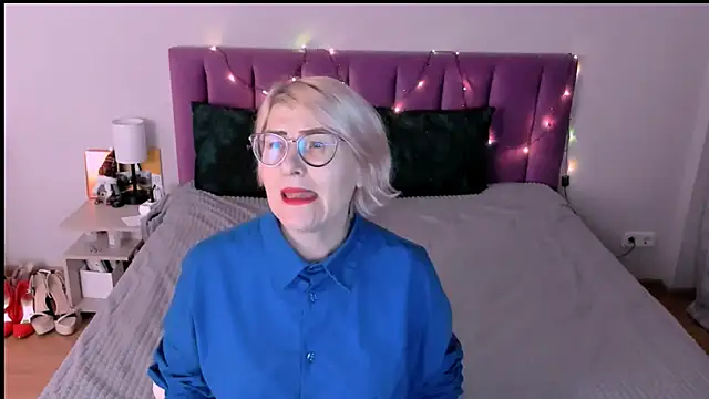 sabrinamacmarren online show from December 2025 02:32:01 PM