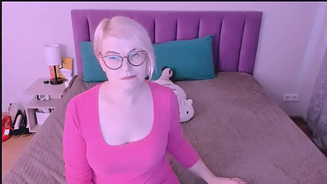 sabrinamacmarren online show from September 2025 03:18:01 PM