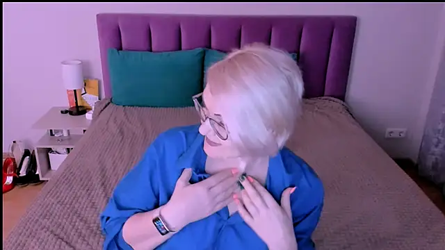 sabrinamacmarren online show from September 2025 04:02:02 PM