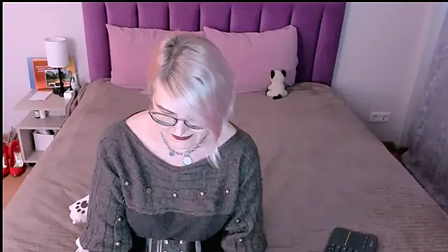 sabrinamacmarren online show from November 2025 12:49:02 PM