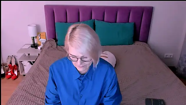 sabrinamacmarren online show from October 2025 02:28:02 PM