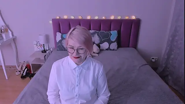 sabrinamacmarren online show from February 2026 05:35:02 PM