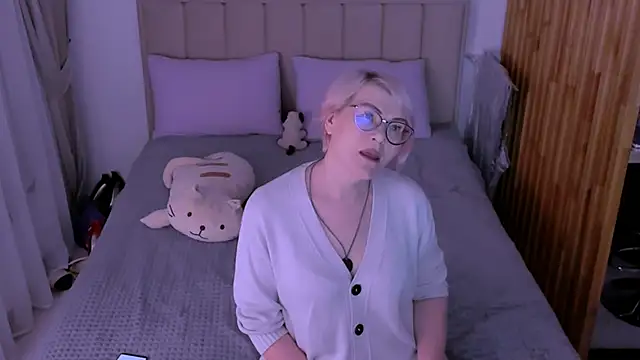 sabrinamacmarren online show from March 2026 05:05:01 PM