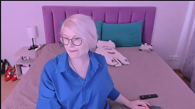 sabrinamacmarren online show from September 2025 02:56:02 PM