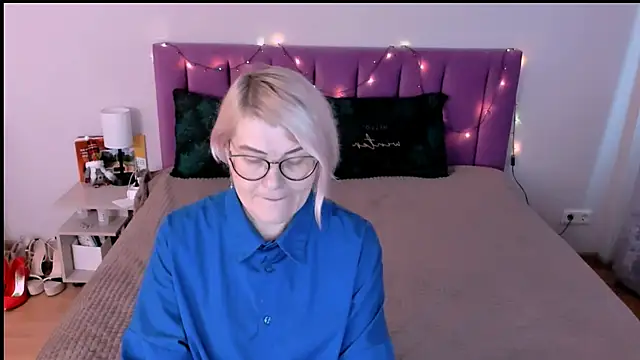 sabrinamacmarren online show from December 2025 11:27:02 AM