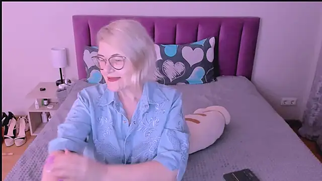 sabrinamacmarren online show from September 2025 05:12:02 PM