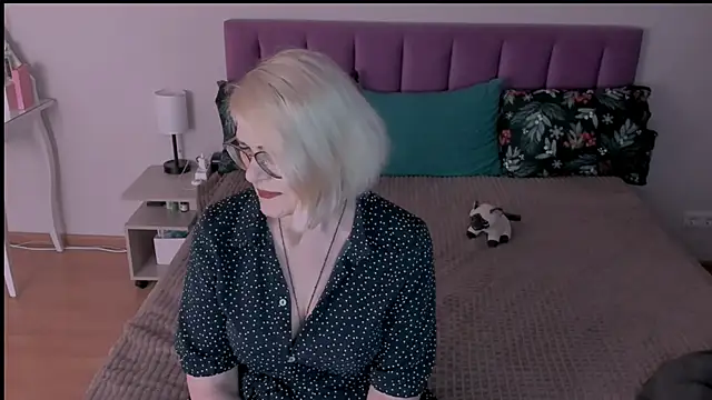 sabrinamacmarren online show from March 2025 07:30:01 PM
