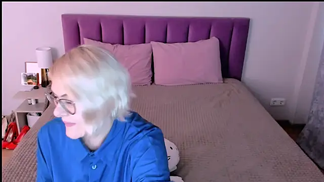 sabrinamacmarren online show from November 2025 12:26:01 PM