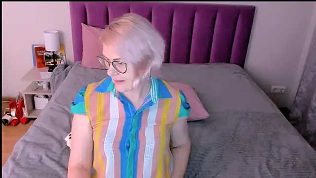 sabrinamacmarren online show from December 2025 06:06:01 PM