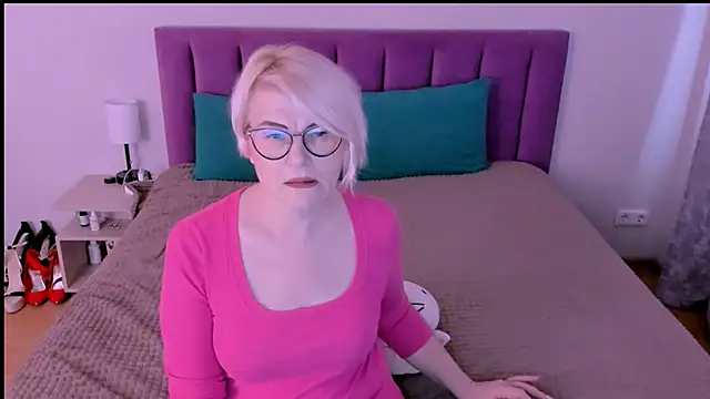 sabrinamacmarren online show from September 2025 03:06:01 PM