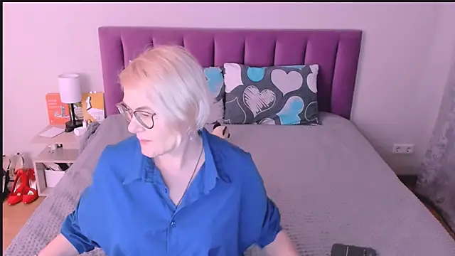 sabrinamacmarren online show from October 2025 02:38:02 PM