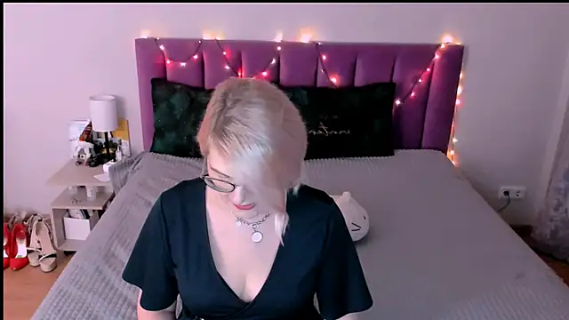 sabrinamacmarren online show from December 2025 04:10:02 PM