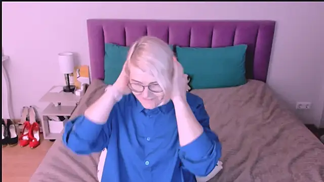 sabrinamacmarren online show from October 2025 08:41:02 PM