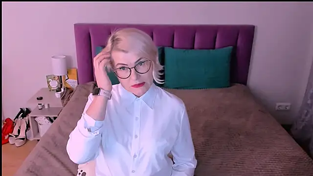 sabrinamacmarren online show from November 2025 02:20:01 PM