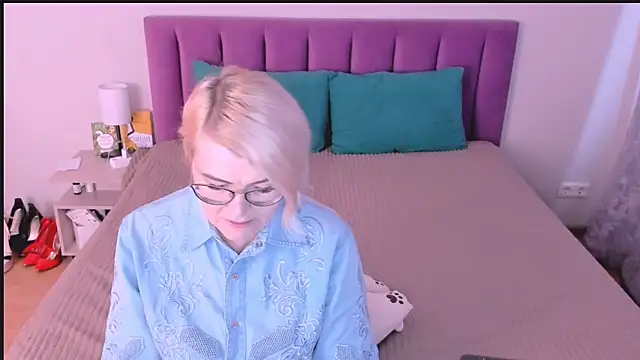 sabrinamacmarren online show from November 2025 01:16:02 PM