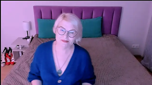 sabrinamacmarren online show from September 2025 05:31:02 PM