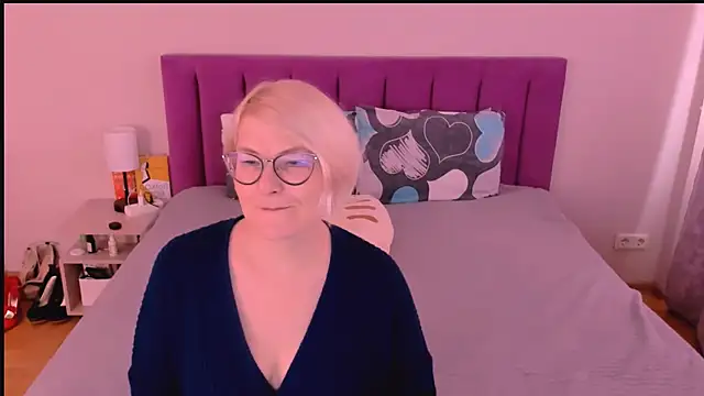 sabrinamacmarren online show from October 2025 12:07:02 PM