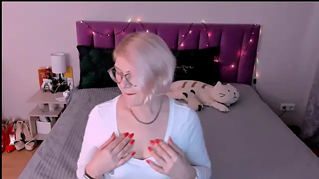 sabrinamacmarren online show from December 2025 11:58:01 AM