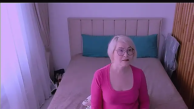 Snapshot of sabrinamacmarren chatting on April 2026 11:39:01 AM sabrinamacmarren online show from April 2026 11:39:01 AM
