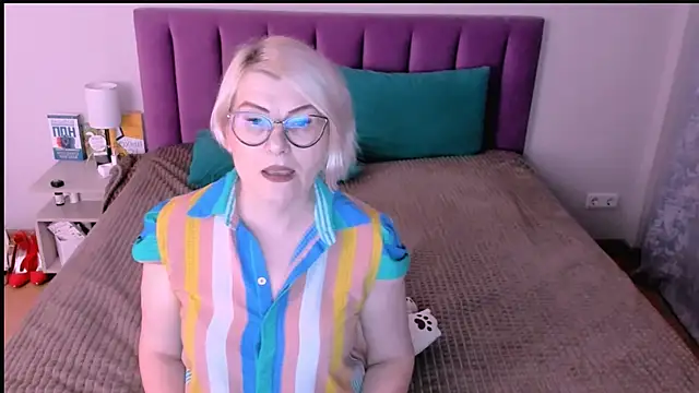 sabrinamacmarren online show from November 2025 01:59:02 PM