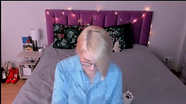 sabrinamacmarren online show from January 2026 04:32:02 PM